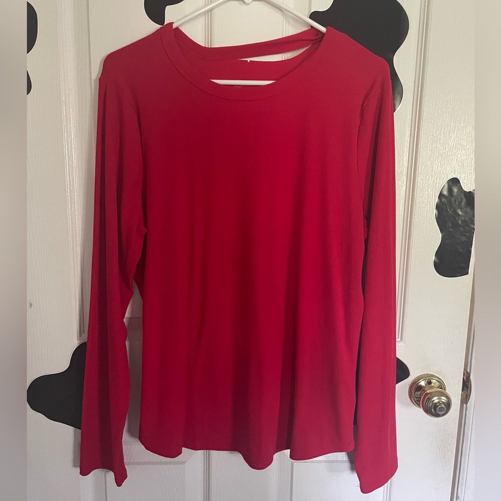 Long sleeve red tee